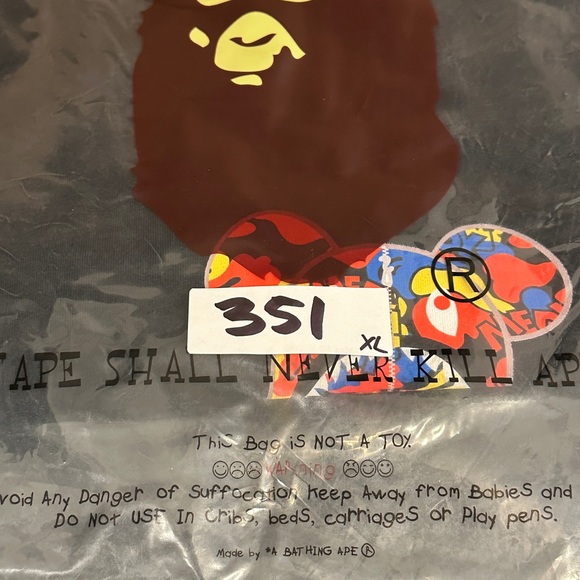 BAPE x Medicom Toy Camo Bear Tee
Black - Picture 6 of 6